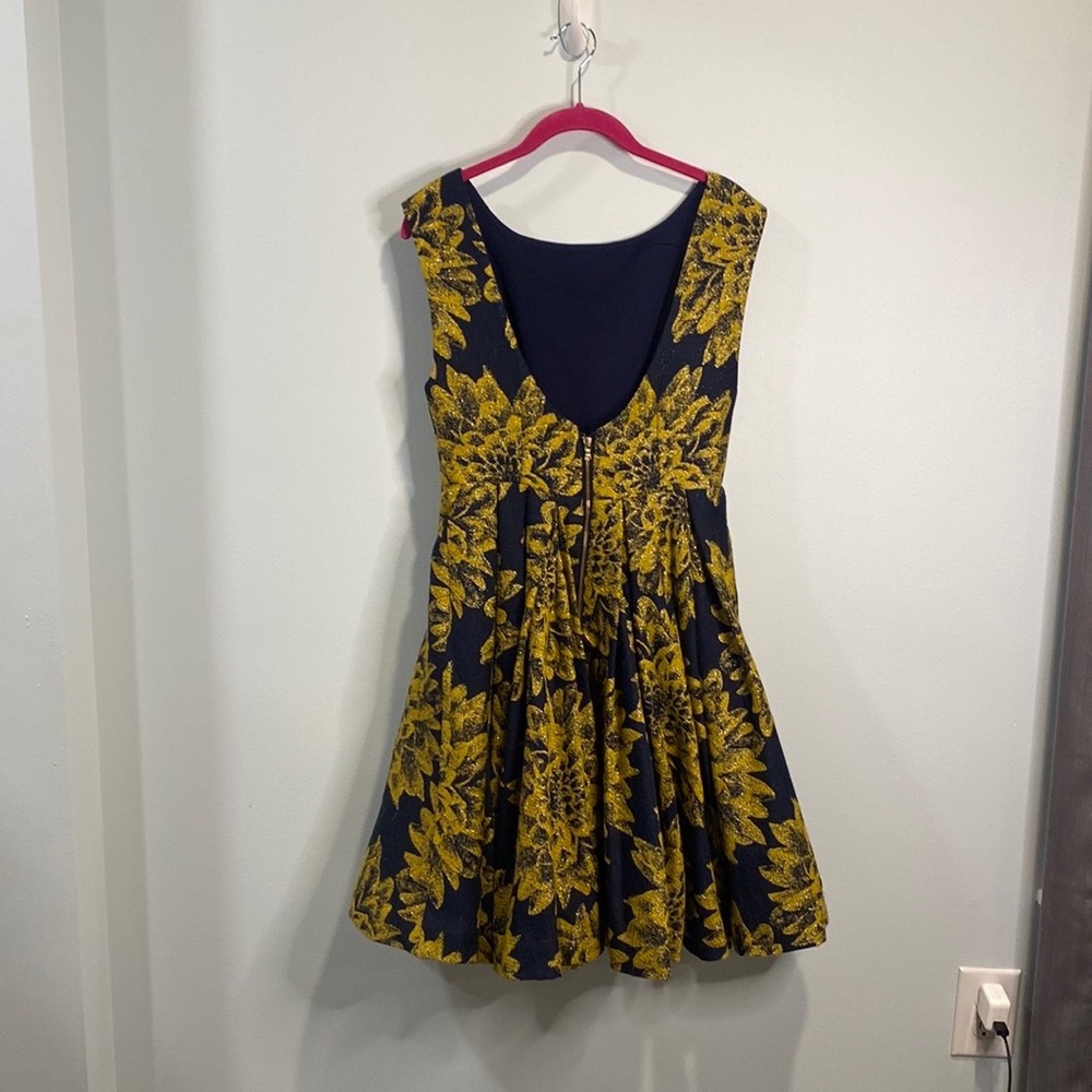 Alice + Olivia “Reese” box pleat flare dress 6 - Picture 6 of 6